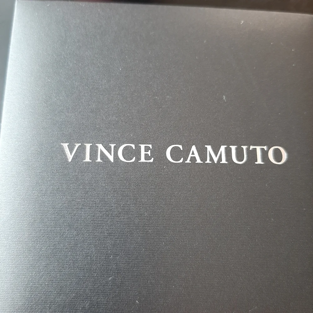 VINCE CAMUTO GOLDTONE WATCH - Picture 8 of 10
